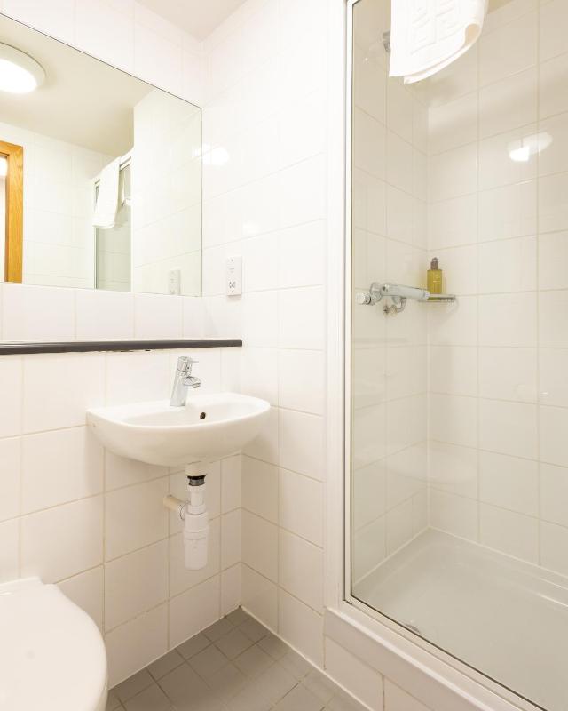 En Suite Single Room - John Burnett image 3