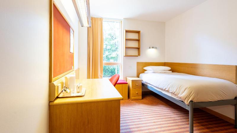 En Suite Single Room - John Burnett image 1