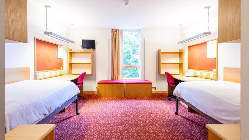En Suite Twin Room - John Burnett image 1