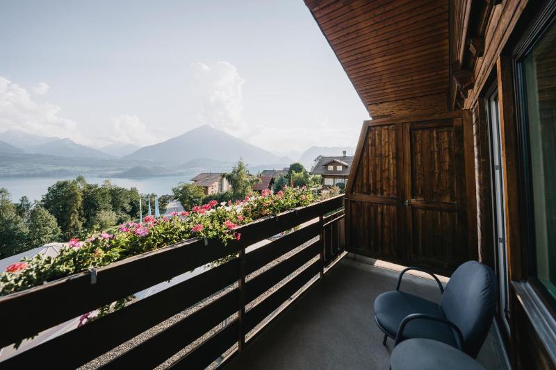 Economy Double Room With Lake View image 2