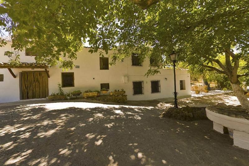 Seven-Bedroom House image 4