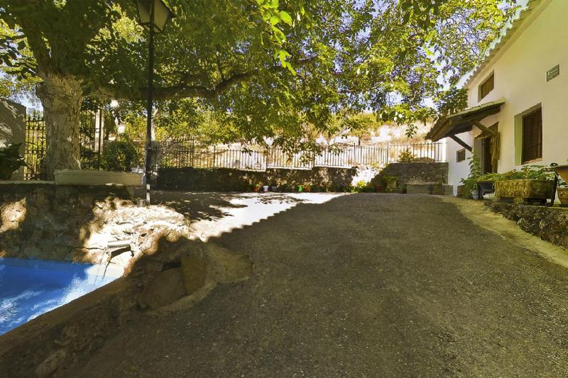 Seven-Bedroom House image 2