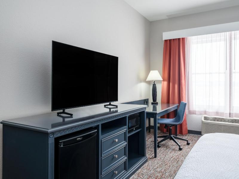 Standard King Room image 2