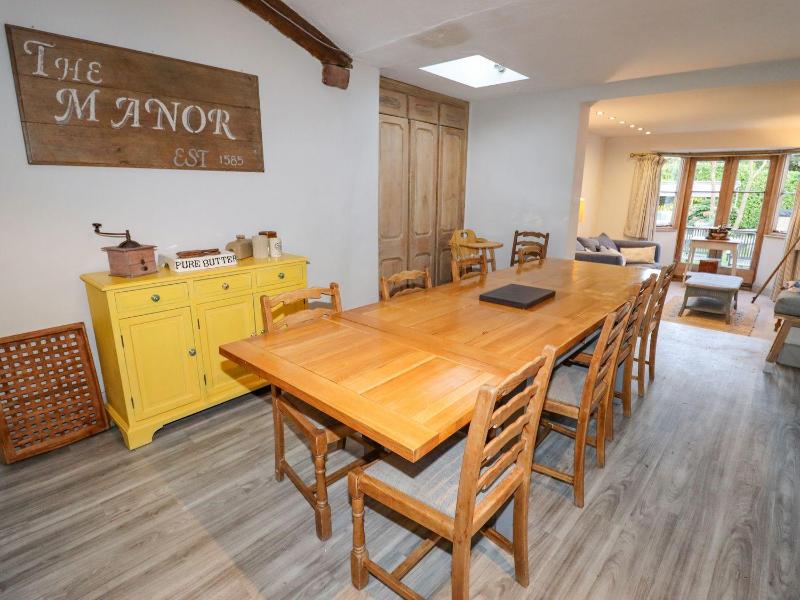 Mickle Trafford Manor - image 38
