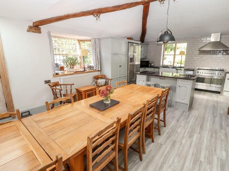 Mickle Trafford Manor - image 35