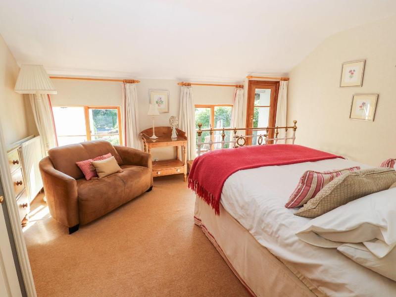 Mickle Trafford Manor - image 23