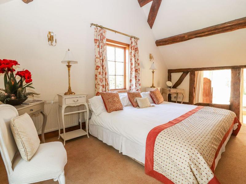 Mickle Trafford Manor - image 18