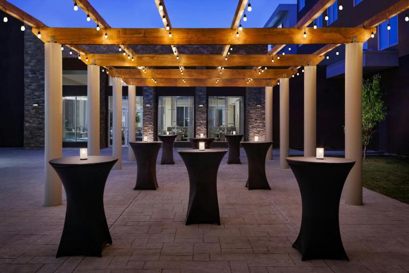 The Westin Calgary Airport - image 12
