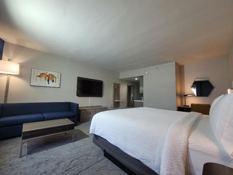 King Suite with Sofa Bed image 2