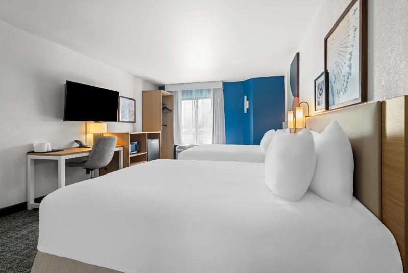 Double Room with Two Double Beds image 2