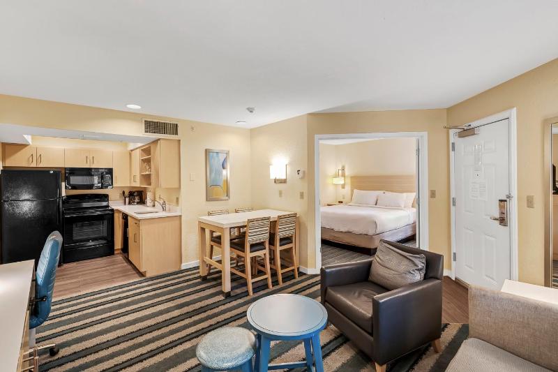 One Bedroom King Suite image 3