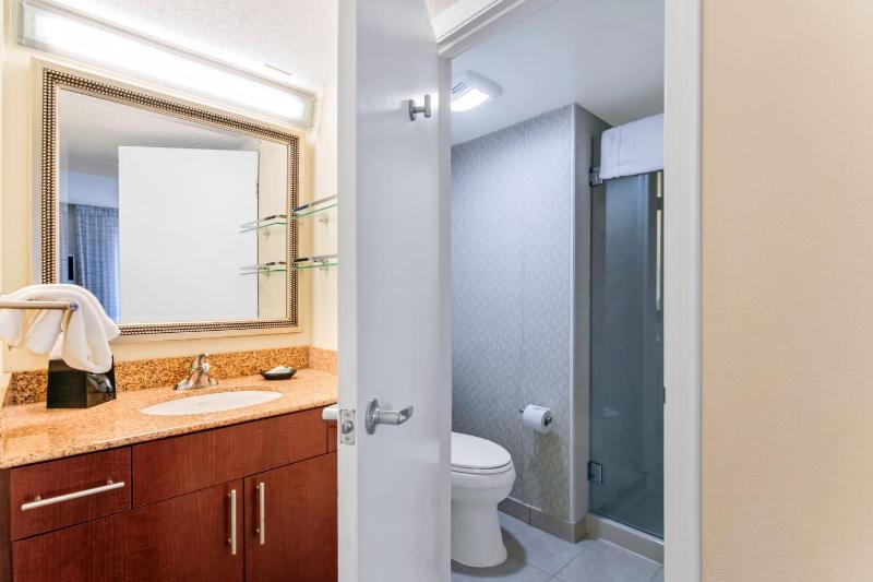 Two Bedroom Suite - Queen in Each image 4