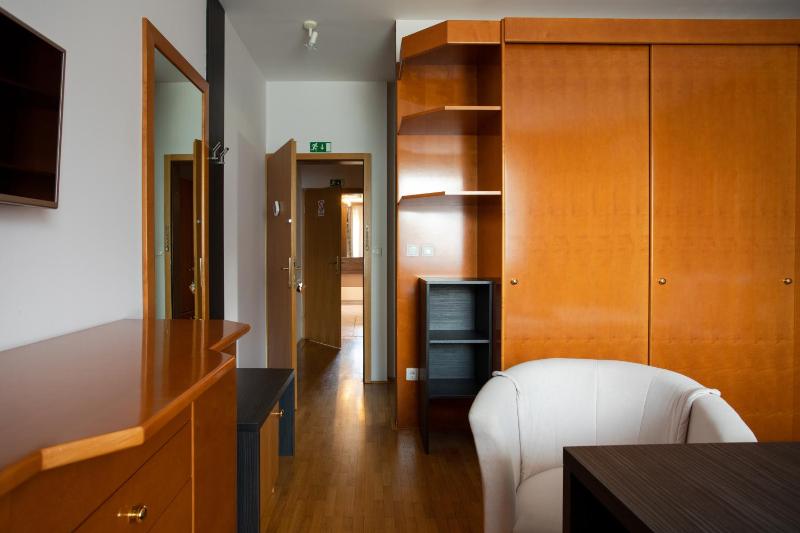 Double Room image 2