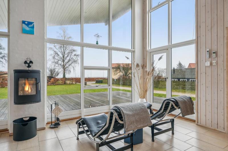 Beautiful And Well-Designed Holiday Home With Sea View Spacious Terraces And Spa Just 200 Metres From The Child-Friendly Femmøller Beach And Close - image 5