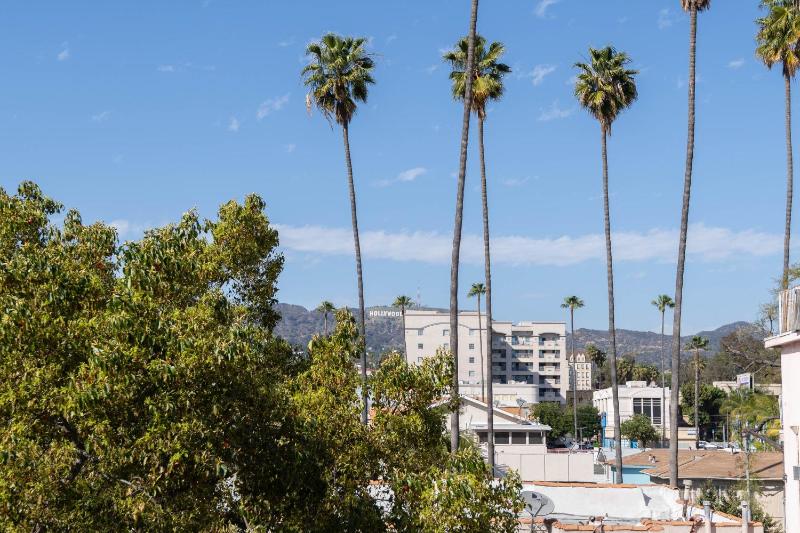 Hollywood Apartment Near Walk of Fame - image 2