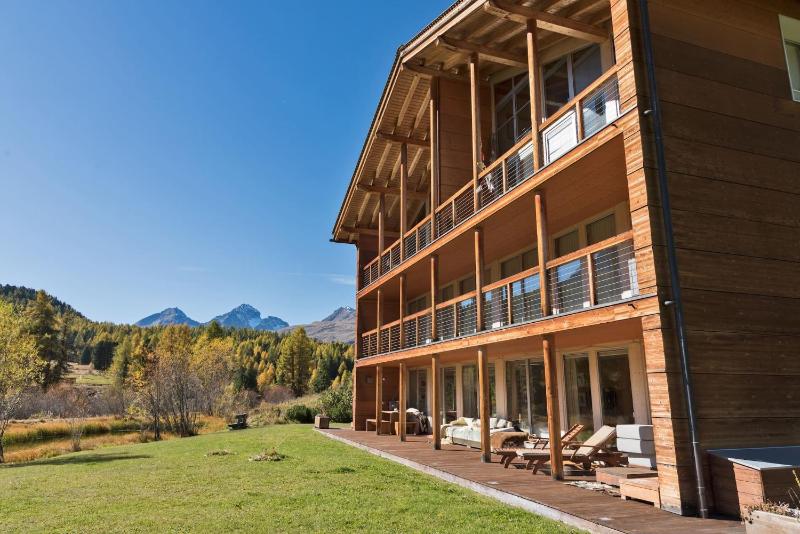 Apartment with Mountain View image 2