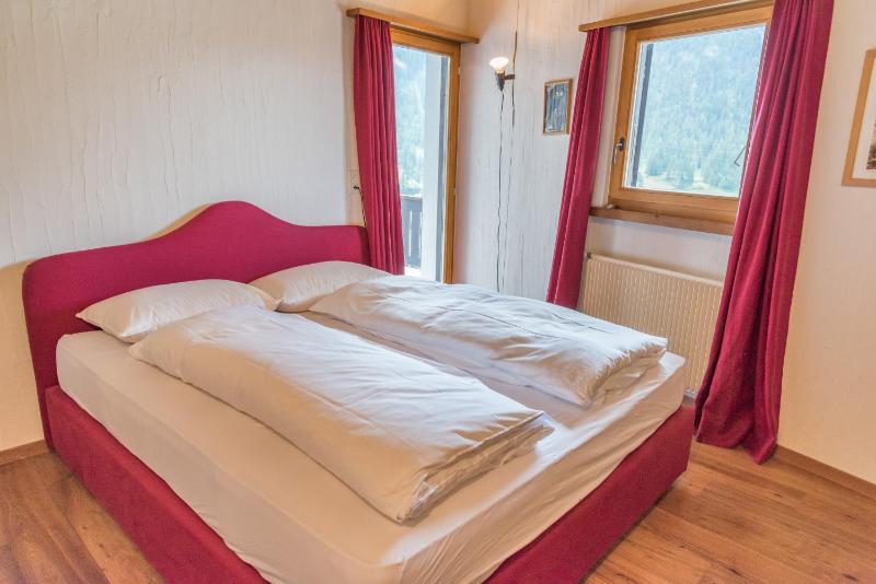 Apartment with Mountain View image 2