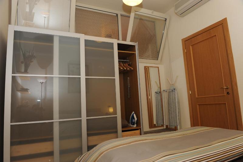 One-Bedroom Apartment image 3