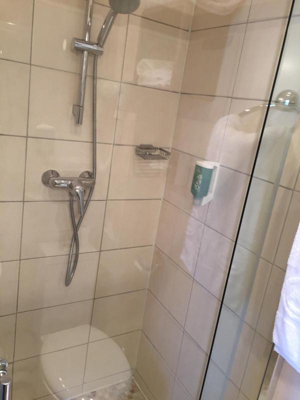 Standard Double Room image 3