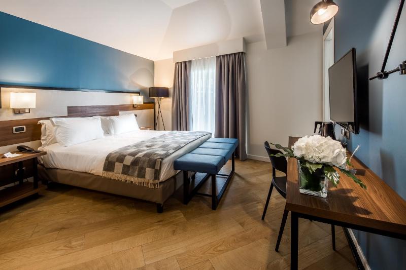 Family King Room with Single Bed and City View image 2