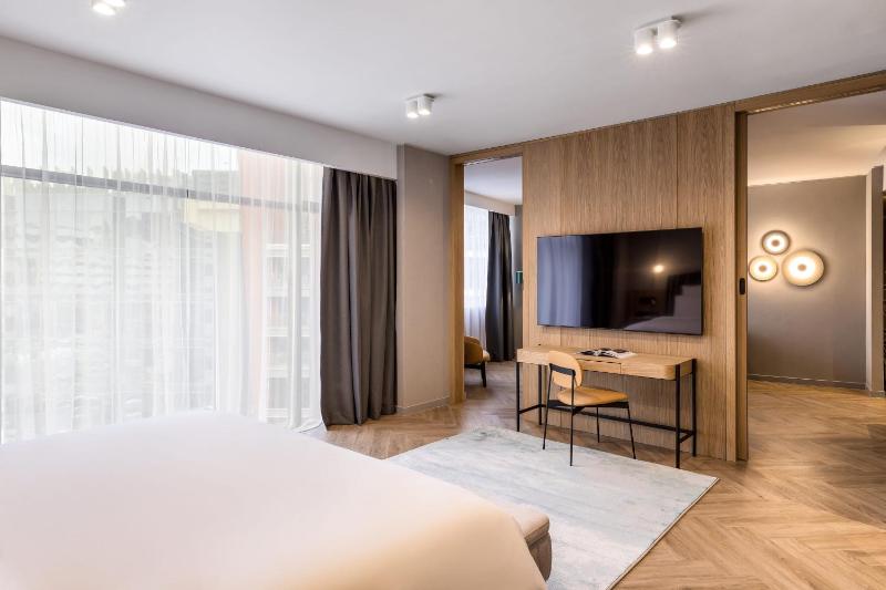 Junior Suite with One King Bed and Sofa image 3