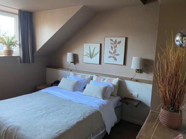 Little Cosy Room image 4