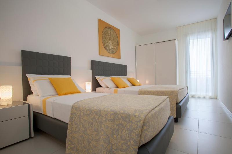One-Bedroom Apartment (5 Adults) image 3