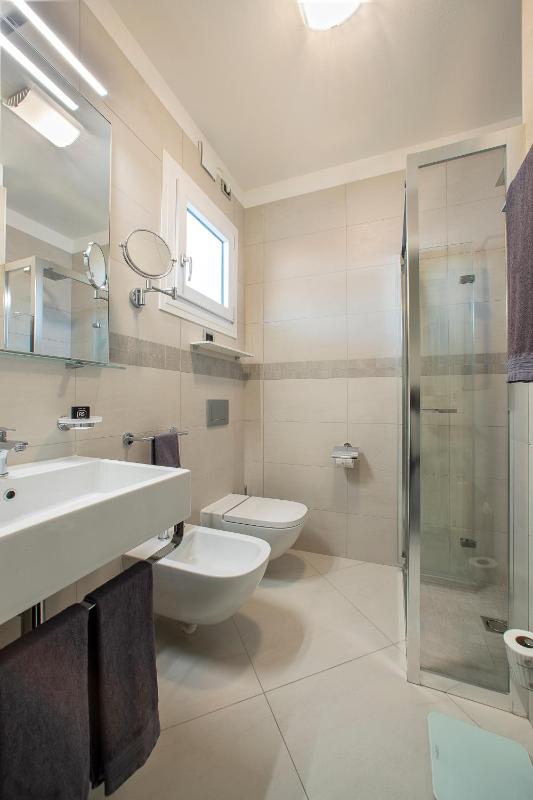 One-Bedroom Apartment Pool Side (4 Adults) image 4