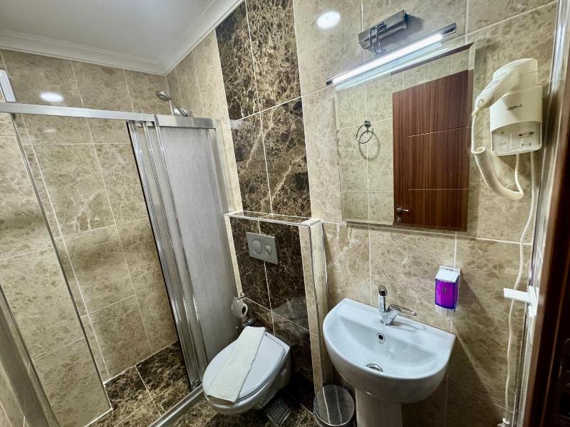 Superior Triple Room image 3