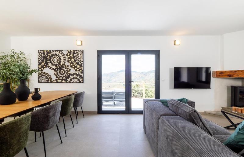 Cubo's Casa Pineda - image 41