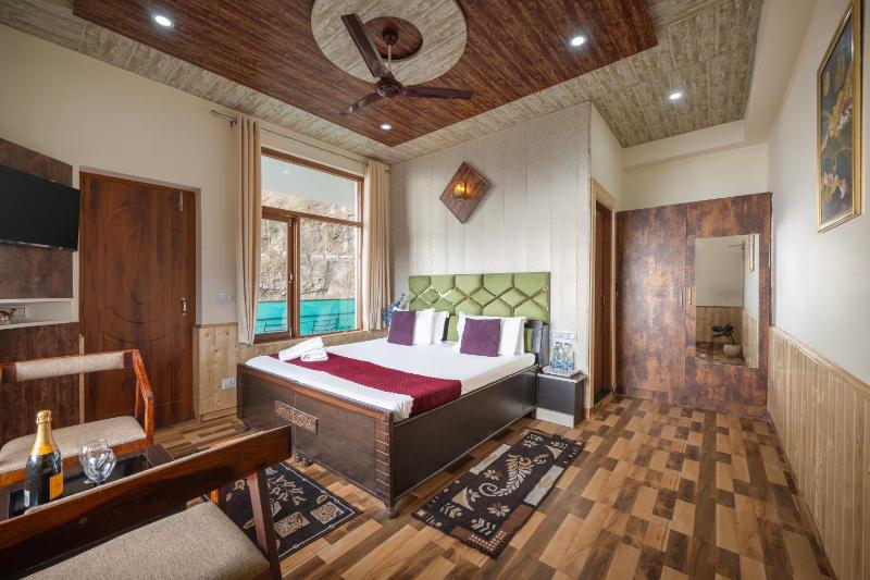 The Chetu's Nest Near Mall road kasauli - image 13
