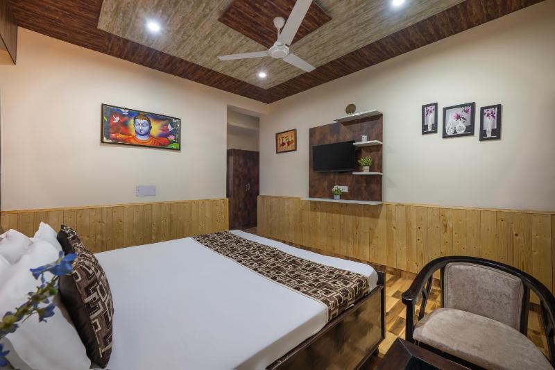 The Chetu's Nest Near Mall road kasauli - image 5