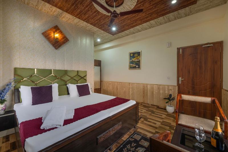 The Alluring North Sunset Vibes and Chest's Nest Near Mall road kasauli - image 17