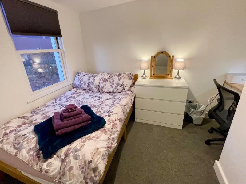 Vernon Place town centre Vernon Cottage 3-bed with parking 1A Vernon Court 2-bed with parking 1B studio no parking off the High Street next to Sandford Park - image 37
