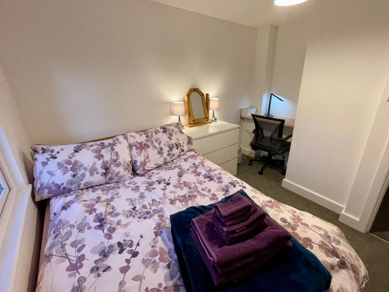 Vernon Place town centre Vernon Cottage 3-bed with parking 1A Vernon Court 2-bed with parking 1B studio no parking off the High Street next to Sandford Park - image 36