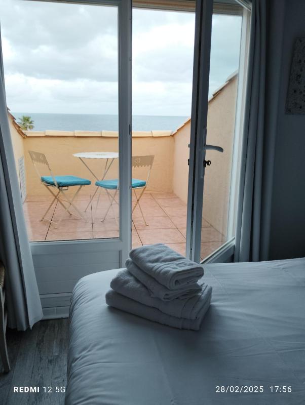 Double Room with Patio image 2