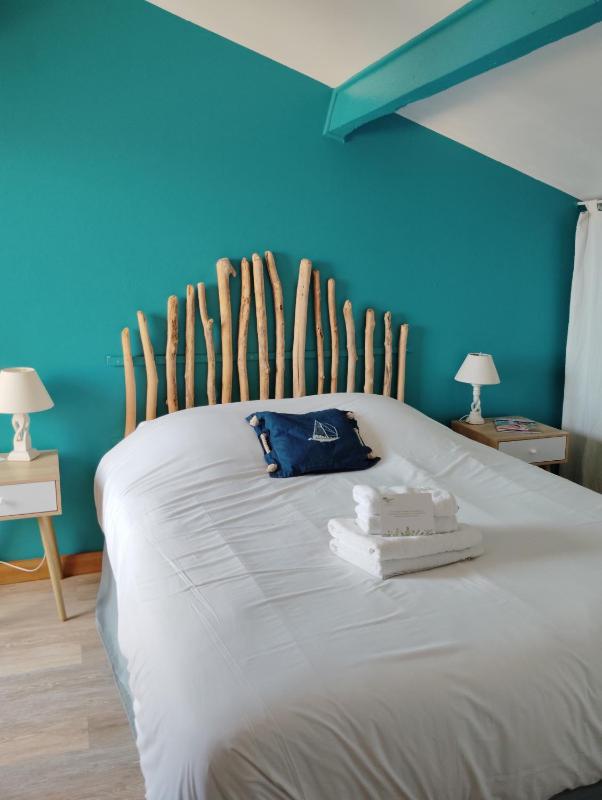 Double Room with Sea View and Balcony image 1