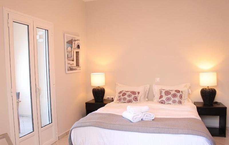 Double Room with Balcony image 3