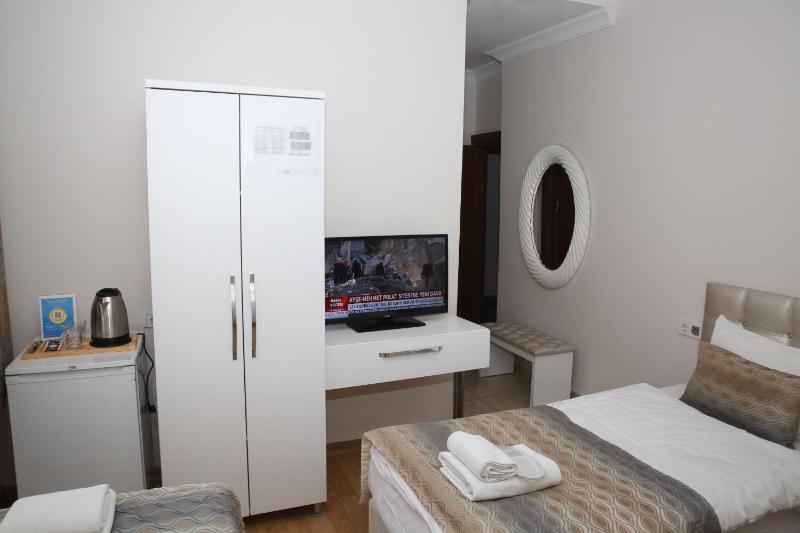 Standard Triple Room image 4