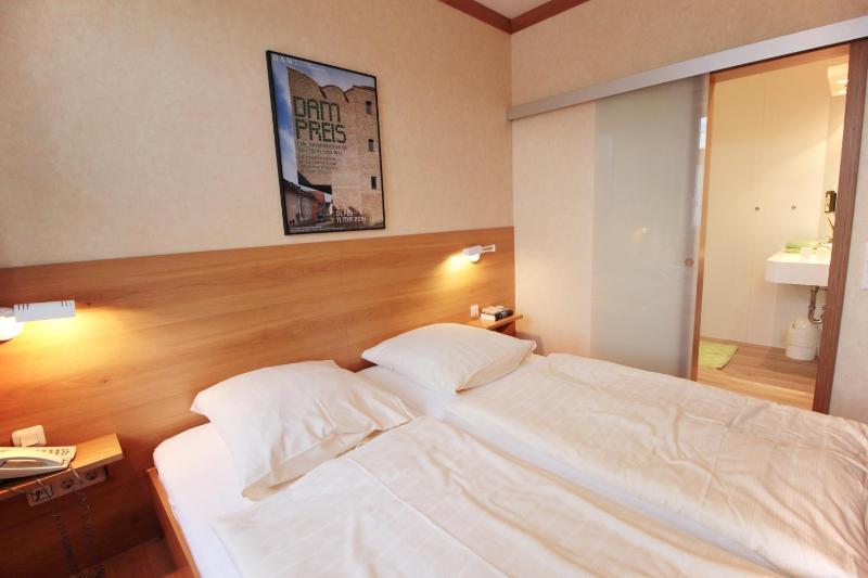 Small Double Room image 3