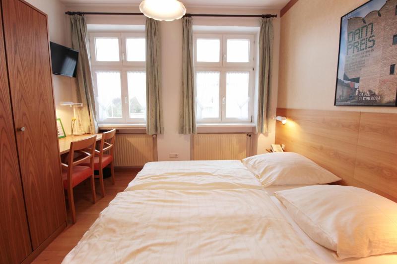 Small Double Room image 1
