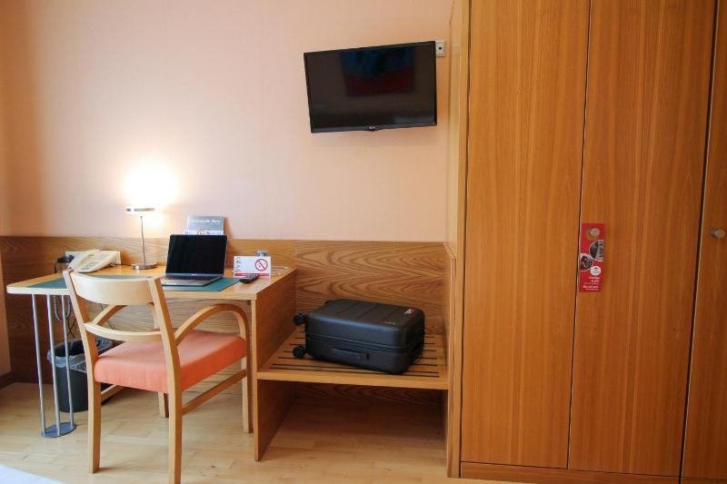 Standard Double Room image 2