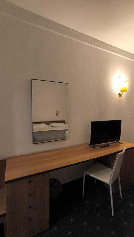 Double or Twin Room image 4