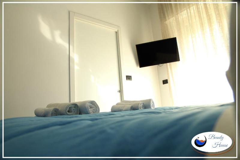 Deluxe Double Room with Balcony image 3