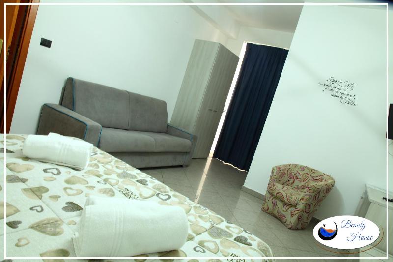 Quadruple Room with Balcony image 3