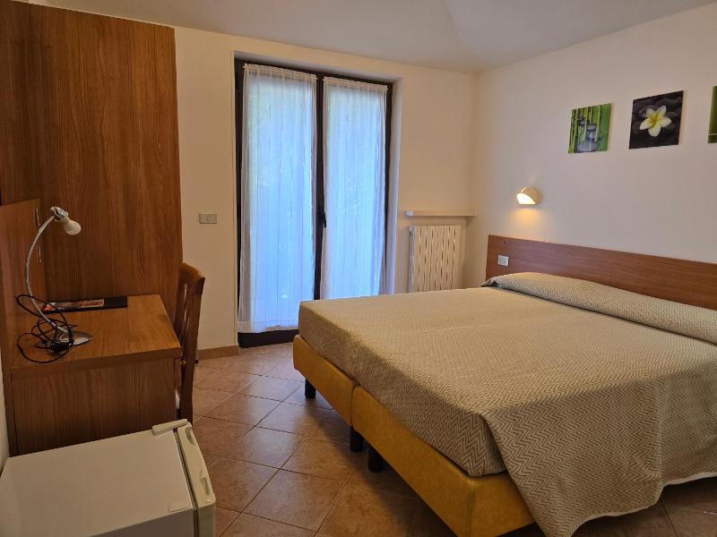 Double or Twin Room with Balcony image 4