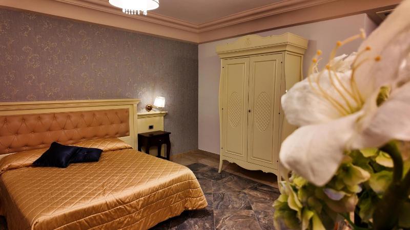 Deluxe Double or Twin Room image 1