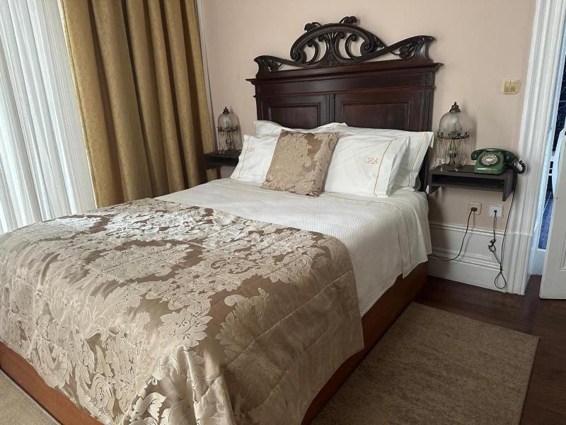 Queen Room with Spa Bath image 3