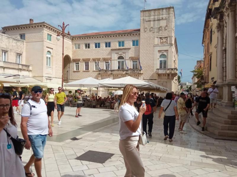 Shared condo by Zadar Oldtown and beach 400 m away - image 12