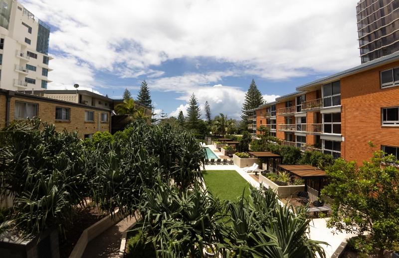 Beach front luxury with two carparks pool gym - image 6